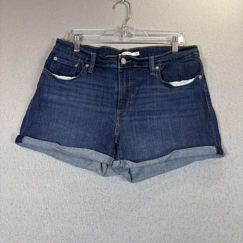 Levi Strauss & Coโ Mid Length Shorts Roll Cuffed Hem Women Size 32